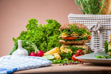 hafif bir öğle yemeği sandviç ile doymuş Tema