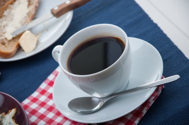 Kahvaltı için yumurta ile parlak kavramı