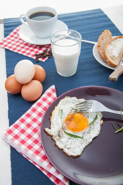 Ochtend concept met ontbijt, natuurlijke thema — Stockfoto