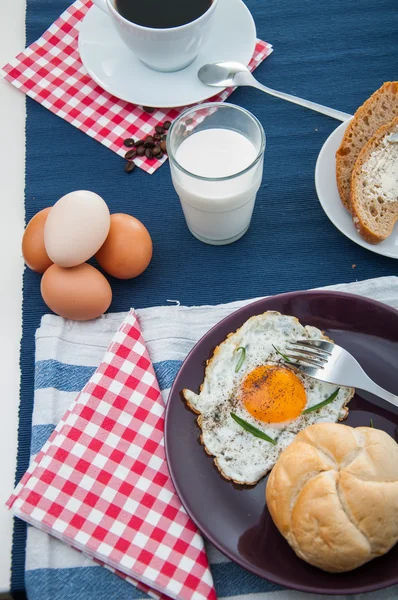 Tema de luz suave do café da manhã com ovo — Fotografia de Stock