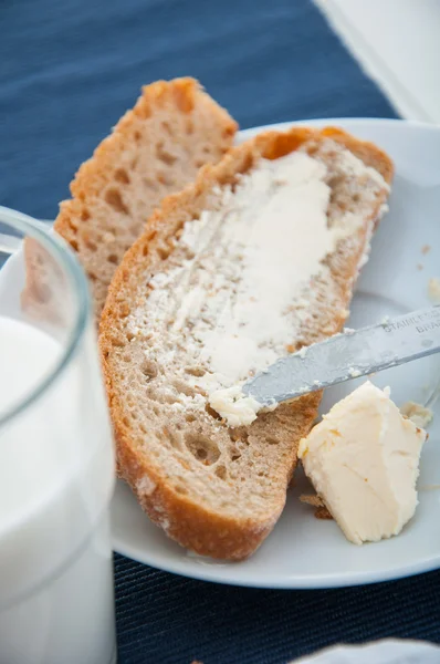 Tema colazione morbida con latte, uova — Foto Stock