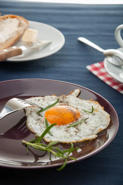 Завтрак тема с кухонными принадлежностями — стоковое фото
