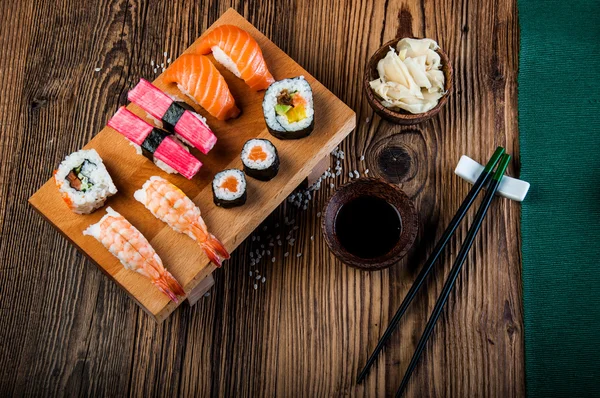 Sushi orientali freschi e gustosi, tema giapponese — Foto Stock