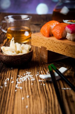 Japon deniz ürünleri, sushi set