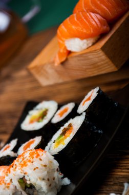 oryantal Japon suşi