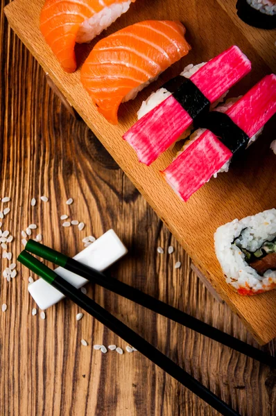 Japonská oběd, čerstvé sushi set — Stock fotografie