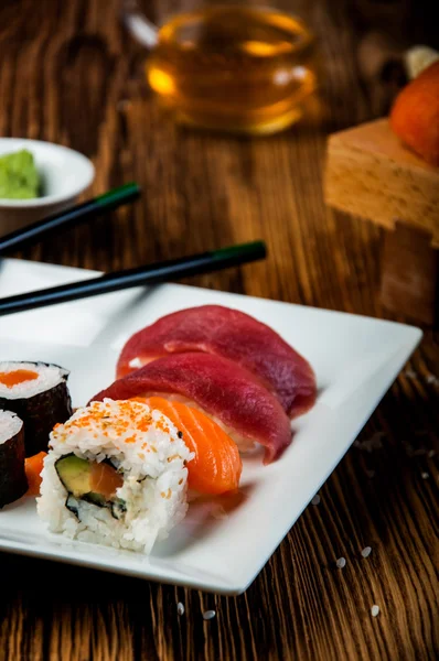 日本のおいしい寿司セット — ストック写真