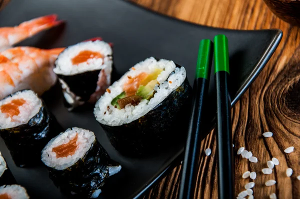 Renkli lezzetli sushi — Stok fotoğraf