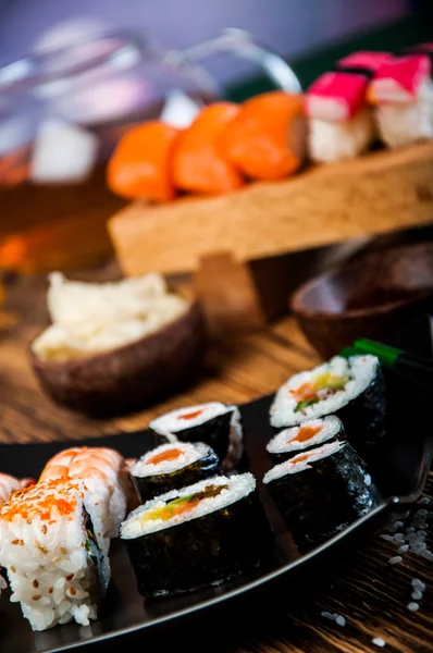 カラフルなおいしい寿司 — ストック写真