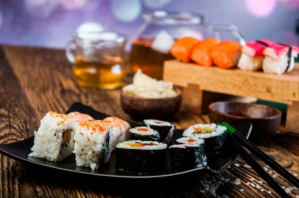 Renkli lezzetli sushi — Stok fotoğraf