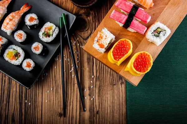 Set di sushi gustoso, fresco e sano — Foto Stock