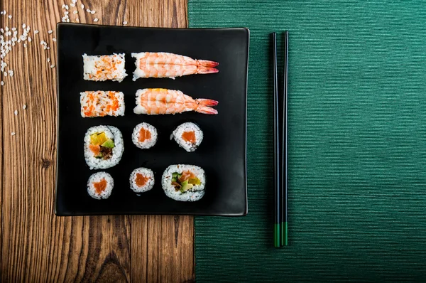 Chutné, čerstvé a zdravé sushi set — Stock fotografie