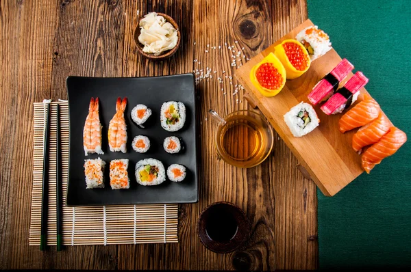 Sushi orientale giapponese con frutti di mare — Foto Stock