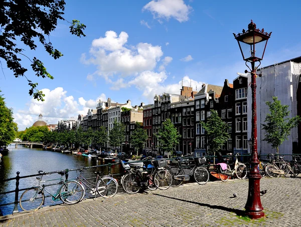 Maravillosa ciudad vieja de Amsterdam, Naderlands —  Fotos de Stock