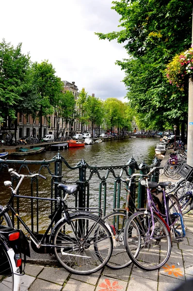 Cidade velha maravilhosa de Amsterdã, Naderlands — Fotografia de Stock