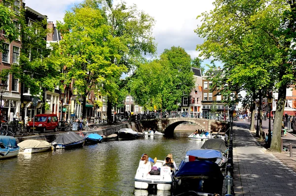 Bela arquitetura antiga de Amsterdã — Fotografia de Stock