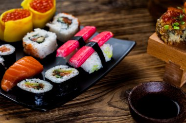 Çiğ deniz mahsulleri, Japon sushi seti
