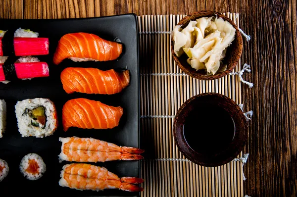 Sushi japonés, mariscos orientales — Foto de Stock