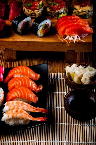 Japon suşi, oryantal deniz ürünleri — Stok fotoğraf