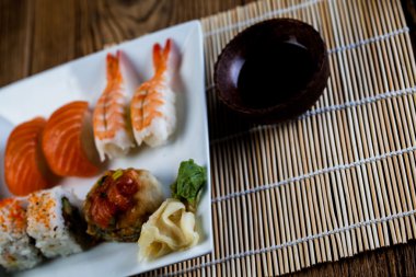 Japon deniz ürünleri, sushi set ile oryantal sihirli Tema
