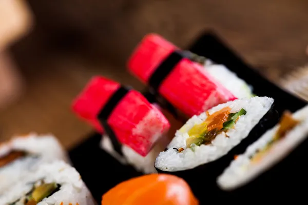 Tema mágico oriental com frutos do mar japoneses, conjunto de sushi — Fotografia de Stock