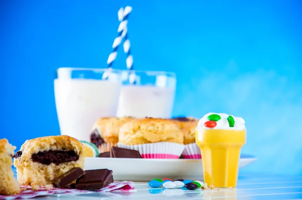 Saturated composition of delicious sweets — Stock Photo, Image