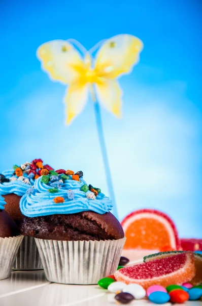 Dolci colorati, tema caramelle con muffin — Foto Stock