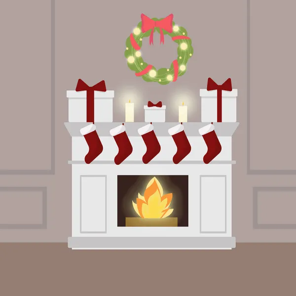 Nouvel An est cheminée avec des boîtes-cadeaux. Feu dans la cheminée avec le Nouvel An est décor. Nouvel An est couronne sur une cheminée lumineuse — Photo