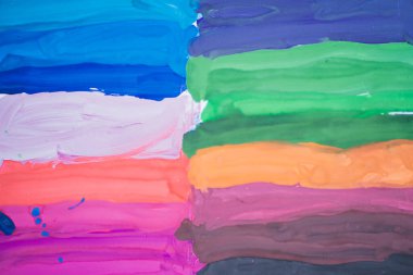 Boya darbeleriyle bulanık bir arkaplan. Keskinlik olmadan arka plan. Çocuk soyut bir arkaplan çizdi