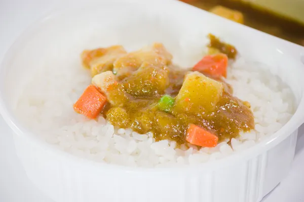 Essen zum mitnehmen, Thai Curry Massaman mit Reis — Stockfoto