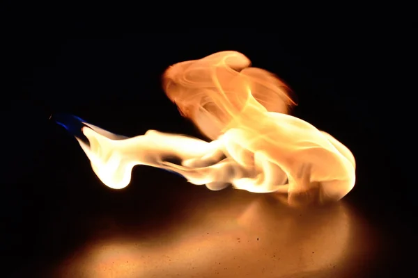 Flamme sur un métal — Photo