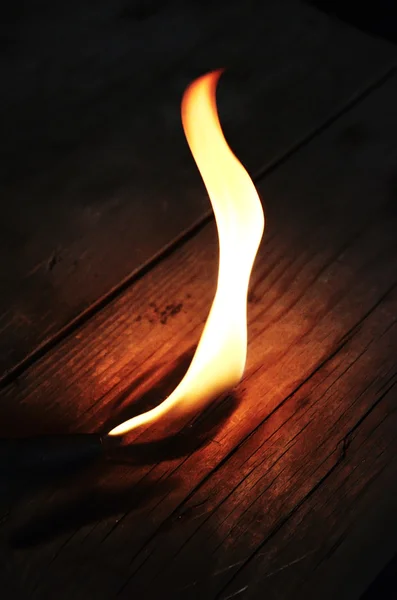 Flamme sur un bois — Photo