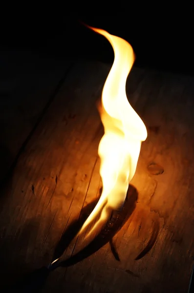 Flamme sur un bois — Photo