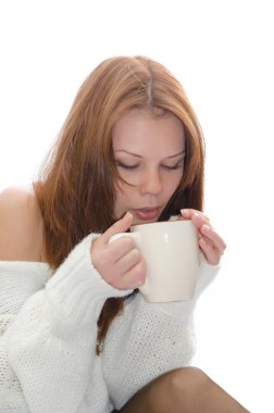 bir kadın ile bir fincan.