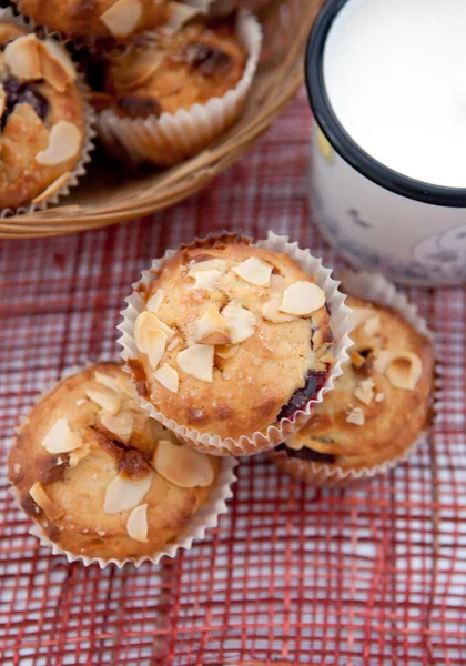 Muffins with almonds and cherries and milk — Stock Photo, Image