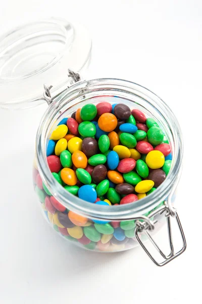 ガラスの瓶に色付きのキャンディー — ストック写真