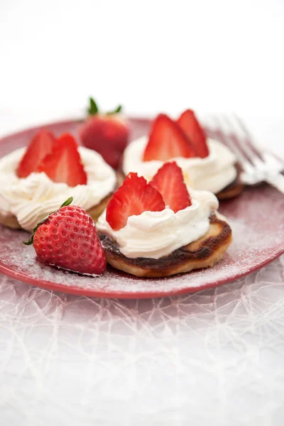 Pancakes with whipped cream and strawberry — Stock Photo, Image