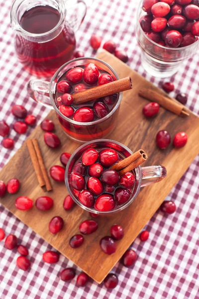 Mulled wine with cranberry and spices — Stock Photo, Image