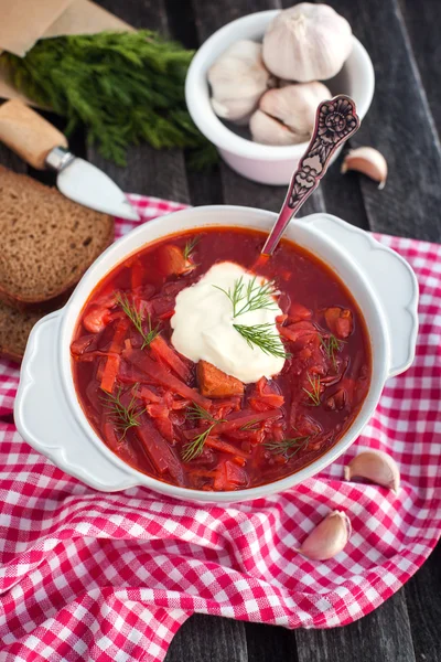 Red borsch with sour cream — Stock Photo, Image