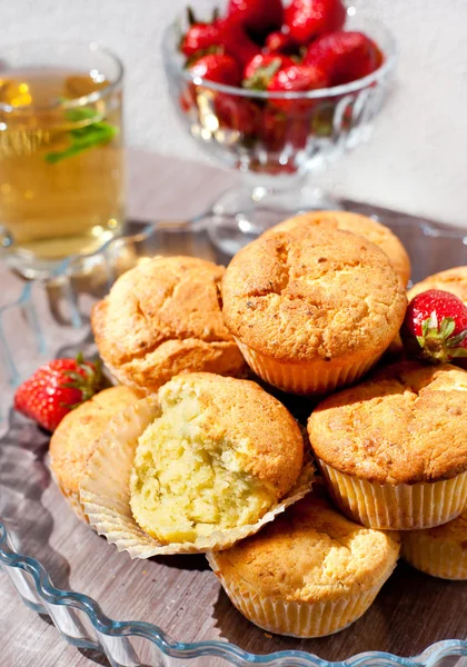 Panecillos caseros frescos para el desayuno — Foto de Stock