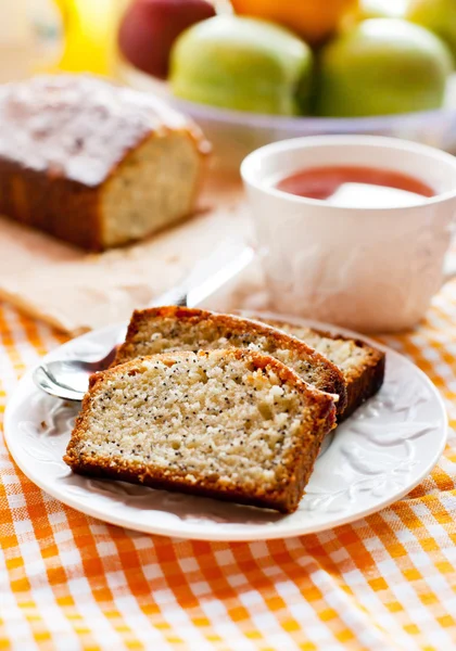 Bolo de sementes de papoila limão — Fotografia de Stock