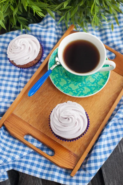 Cupcakes och kopp kaffe — Stockfoto