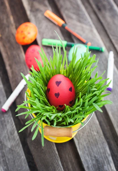 Colorful painted Easter egg on a fresh green grass — Stock Photo, Image