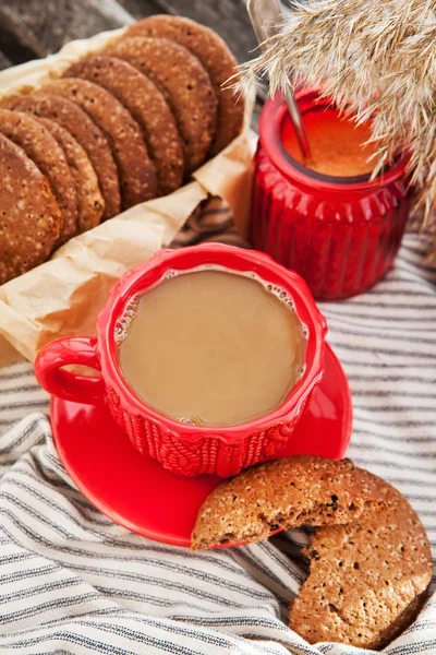 Kopje koffie met huisgemaakte koekjes — Stockfoto