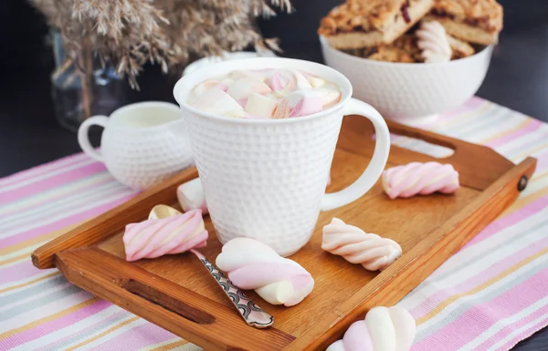 Copo de cacau quente com marshmallows — Fotografia de Stock