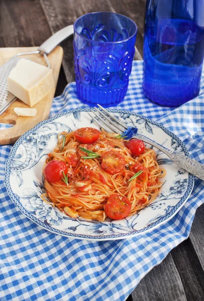 Spaghetti met tomatensaus — Stockfoto