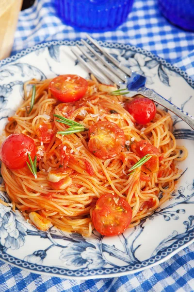 Spaghetti mit Tomatensauce — Stockfoto