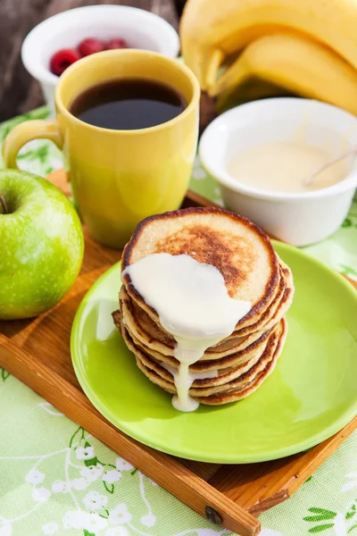 Breakfast with apple pancakes — Stock Photo, Image