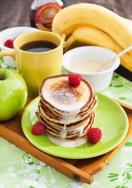 Breakfast with apple pancakes — Stock Photo, Image