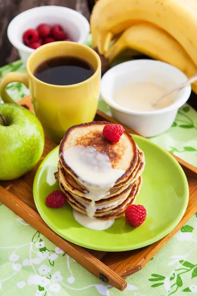 Breakfast with apple pancakes — Stock Photo, Image